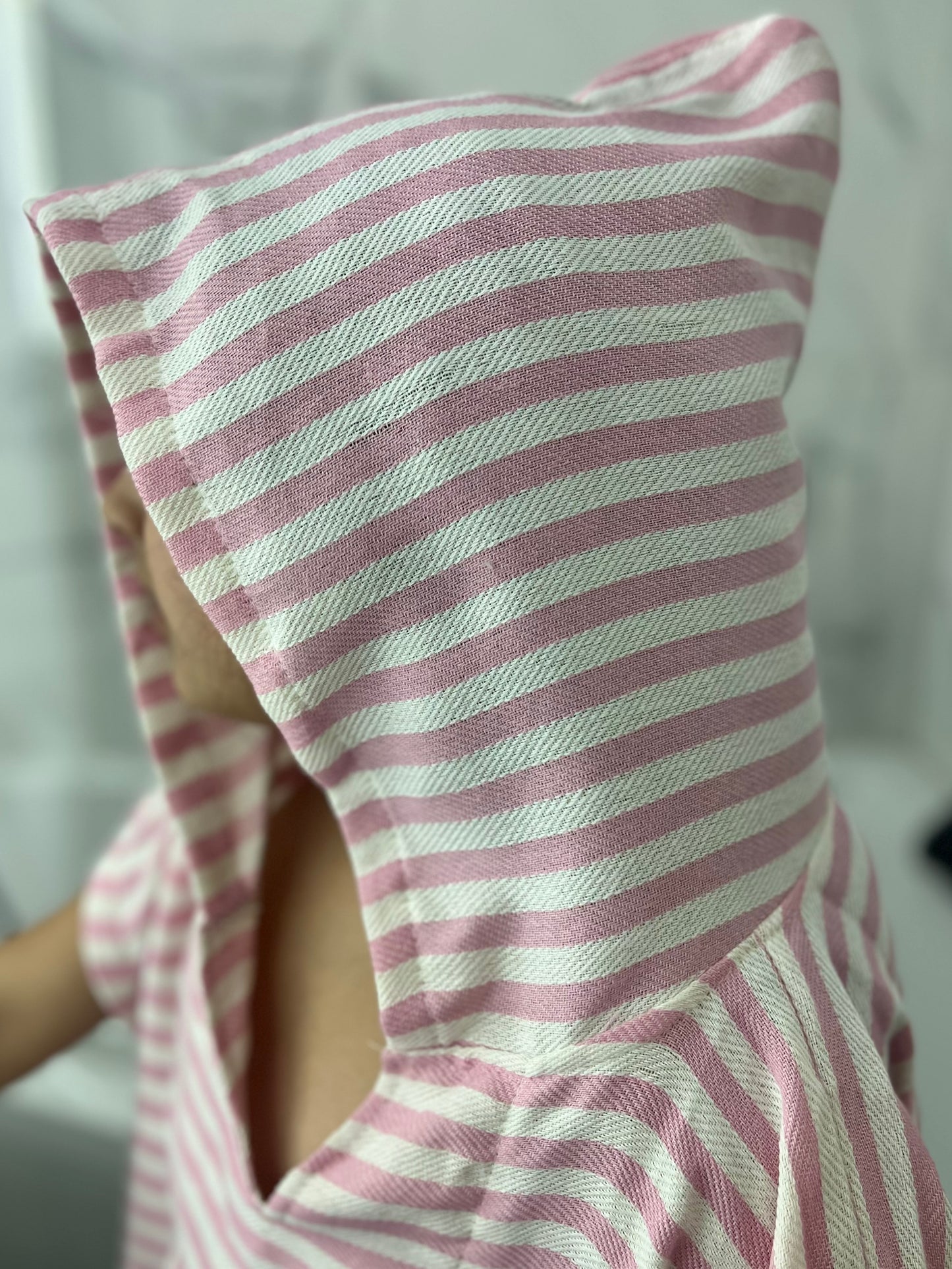 Mini Kinderponcho – Rosa & Naturweiß